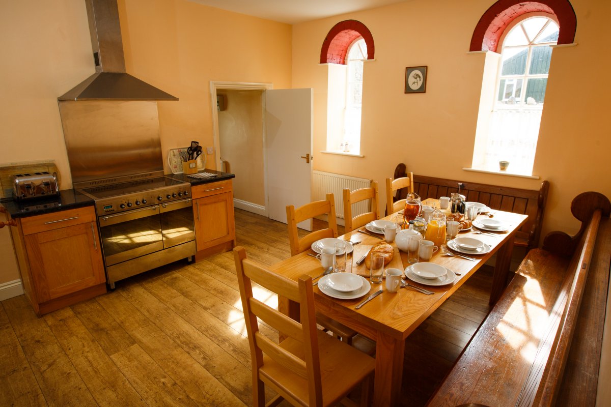 Portclew Cottages - The Coach House spacious kitchen diner with range cooker